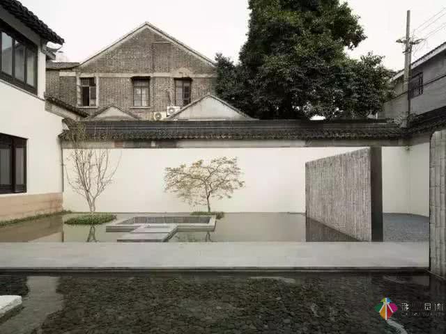 中式庭院式別墅有山有水有詩意，住進(jìn)如詩如畫的庭院別墅