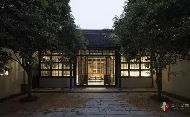 中式庭院式別墅有山有水有詩意，住進(jìn)如詩如畫的庭院別墅