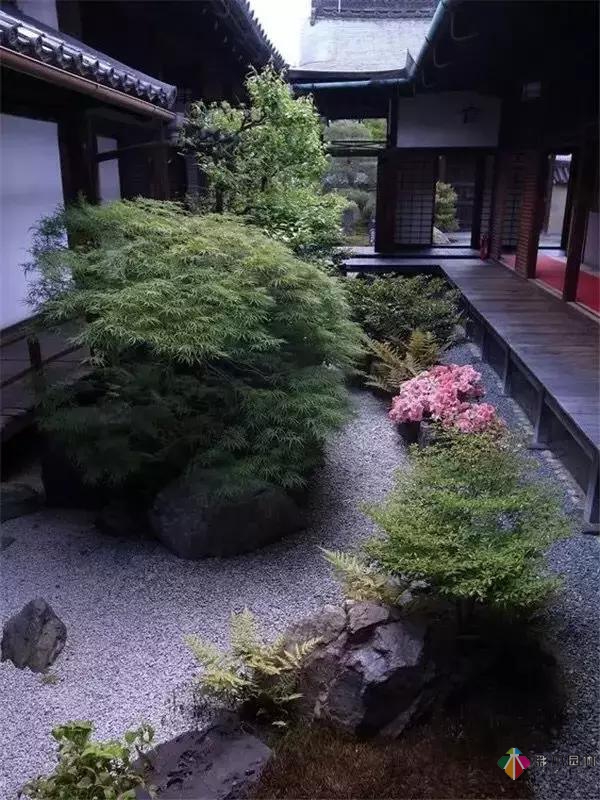 呈現東方禪意之美的30個日式庭院設計。趕緊來看看！