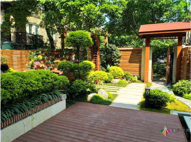 教你如何設(shè)計一個美麗時尚的私家花園？