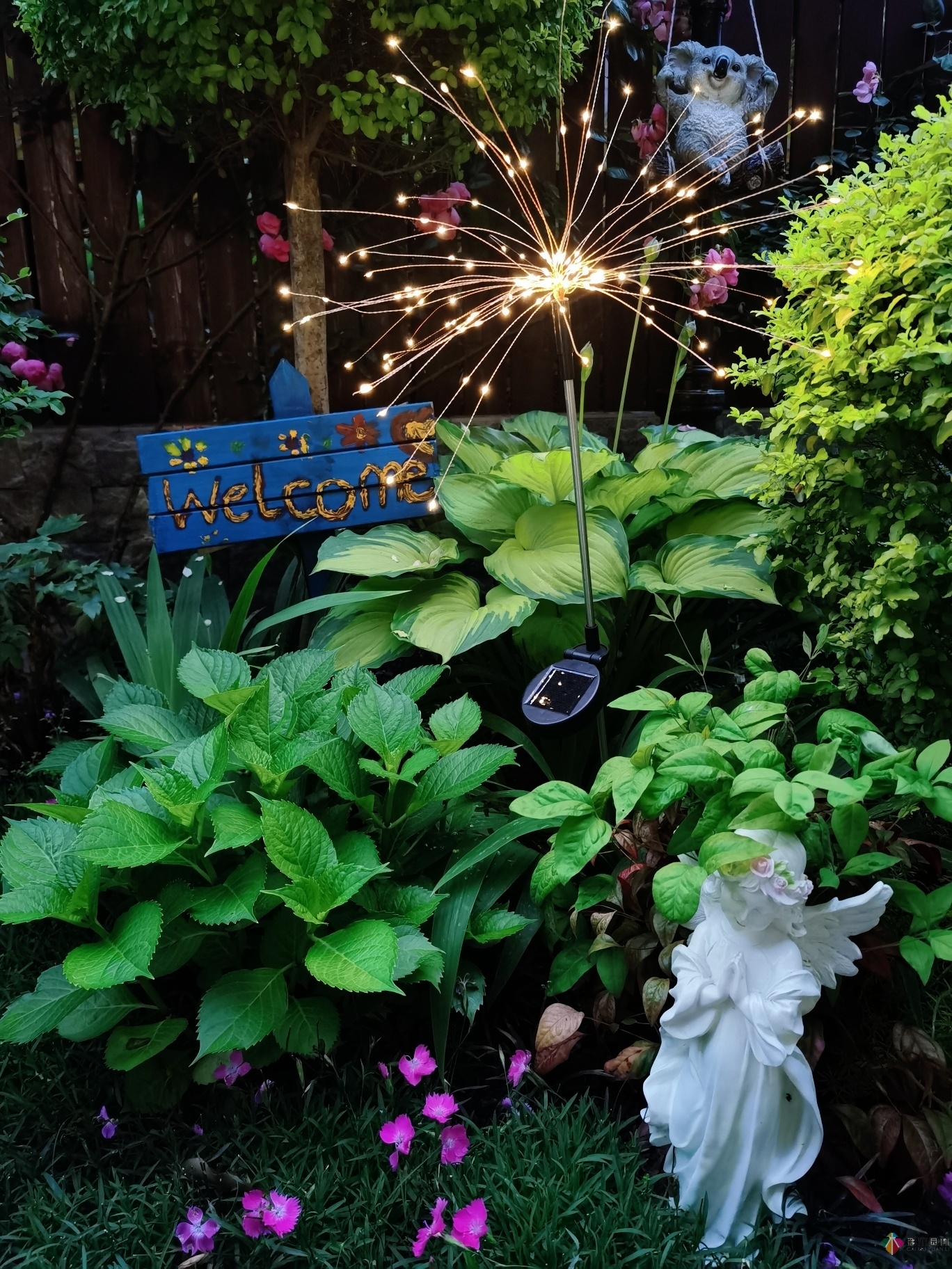 不顧父母反對(duì)，買了一層110㎡的院子，自己一個(gè)人折騰成花園。就這么治好了。
